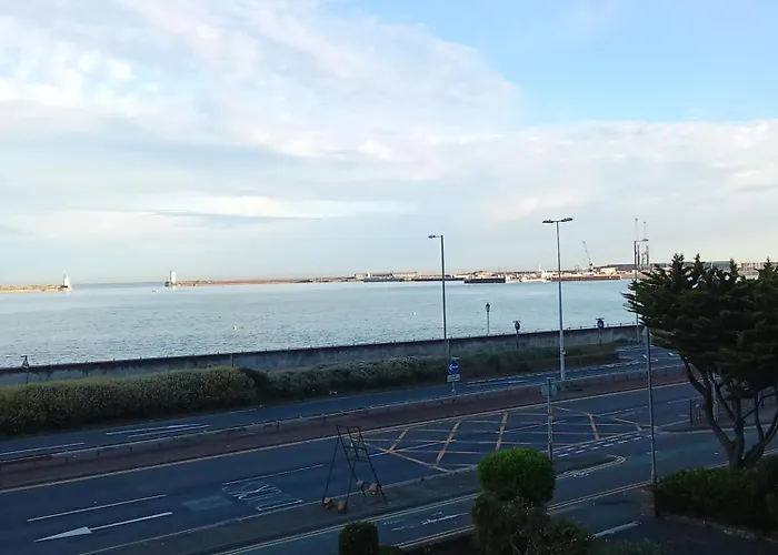 Balcony, Sea View Apartment Next To Port With Parking