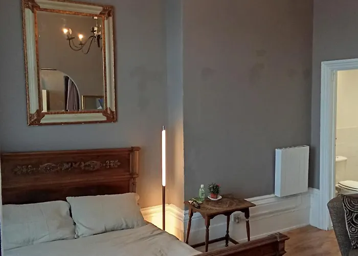Balcony, Sea View Apartment Next To Port With Parking